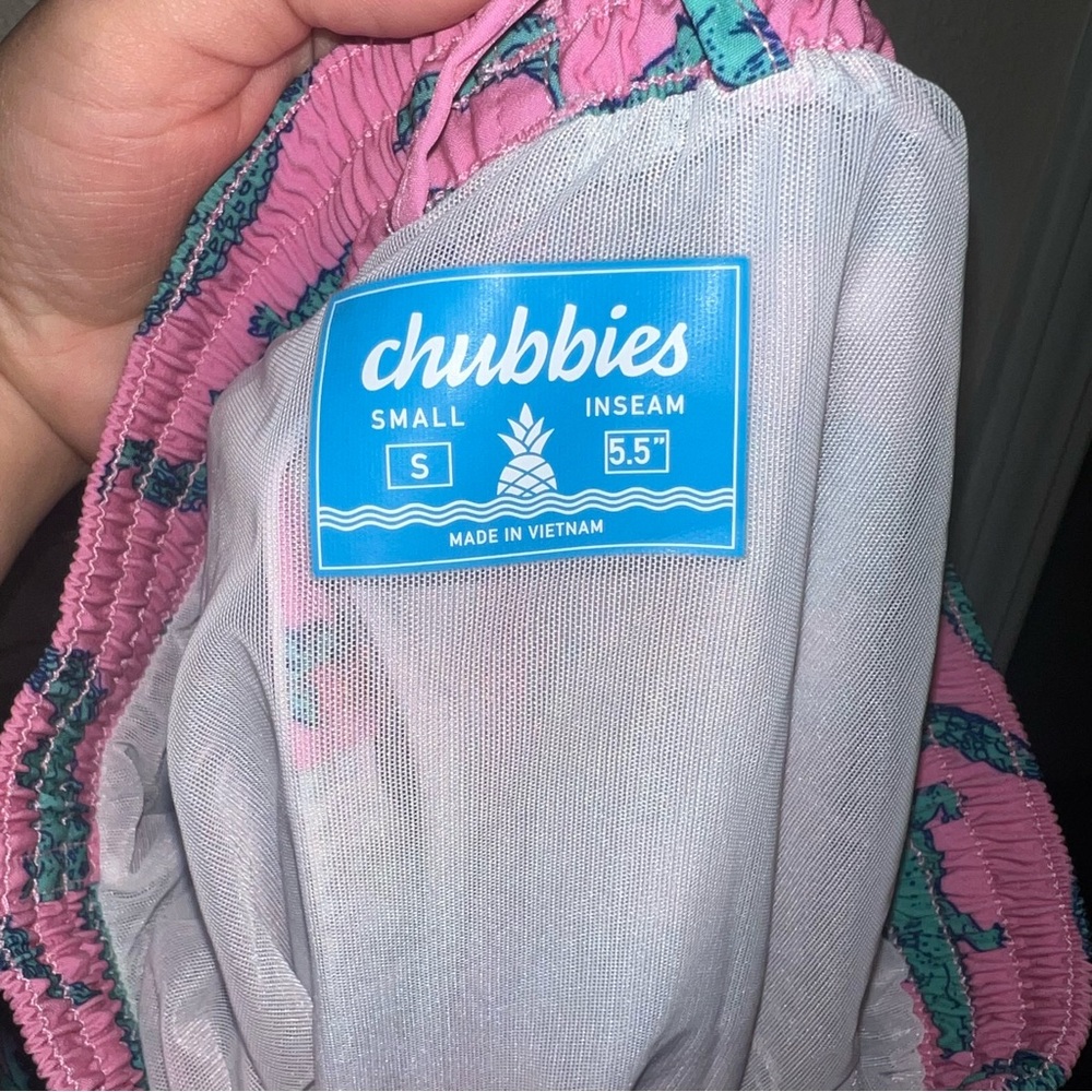 Chubbies Pink Alligator Swim Trunks 5.5 Inch Inseam - Picture 4 of 8